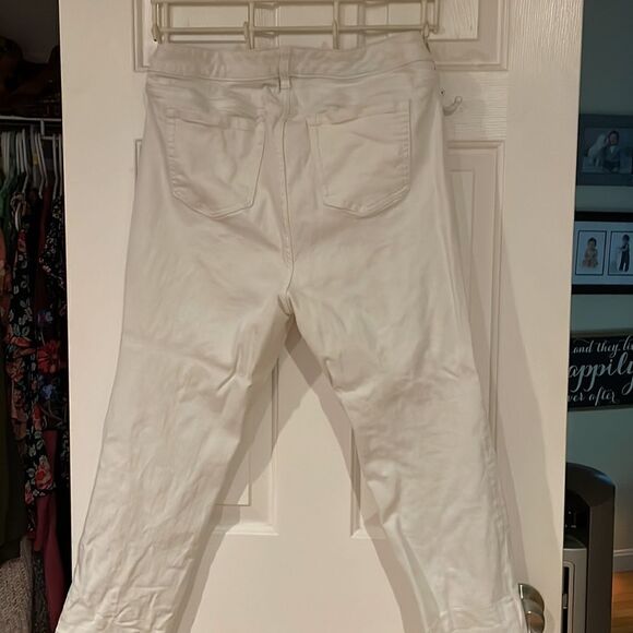 Torrid white vintage stretch crop boyfriend 🌻 - Picture 7 of 8